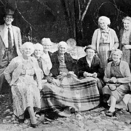 12 members of the Aynsley  family of Greenstone, attending the Kumara District Celebrations, 1960.