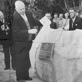 Unveiling of a monument to Albert Hunt, discoverer of payable gold in the Greenstone Valley.1960.