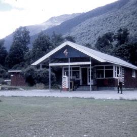 Haast Tourist service centre .