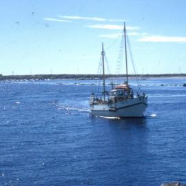 Ida Marion sailing into Greymouth Port.