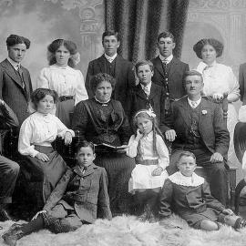 John and Hannah Mosley and family, Greymouth.1912.