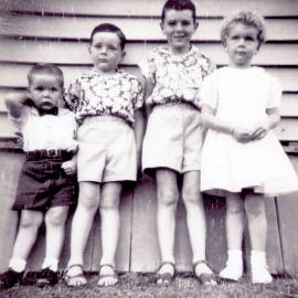 Grigg kids, 22 Brodie Street, Blackball, 1954. 