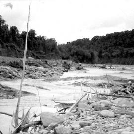 Construction of the Franz Josef river road up to the Glacier after the big flood.1982. 