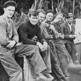 Group of men working on the new Fox River Bridge, South Westland 1937.