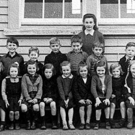 Claire O'Brien and her students at Hari Hari School - late 1940's