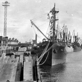 Old photos of the Port of Greymouth.   - ALBUM -