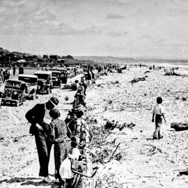 Parachute display at Greymouth Aerodrome. 1940`s.