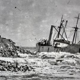 Abel Tasman Shipwreck.1936.   - Album -