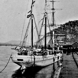 Port of Greymouth.1890`s.      - 2 PHOTOS -