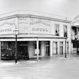 Sutherland`s Hotel - corner Mackay and Tainui street where ANZ Bank is today. 