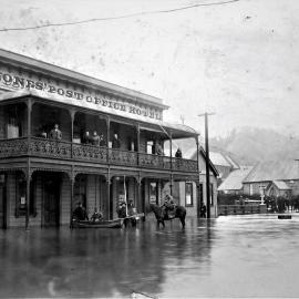 Jones' Post Office Hotel (Revingtons)