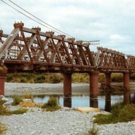 The rail/road bridge at Arahura 1995
