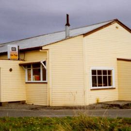 The Greyhound Hotel at Arahura, 1995