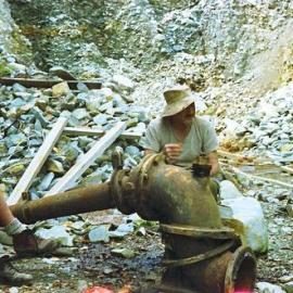 Kelly Climo's gold mining operation, Bell Hill. 1982.  - 2 PHOTOS -