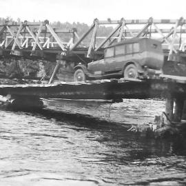Larrys Creek bridge after the flood. ca. Christmas 1926.