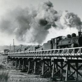 A 423 approaching Cronadun on Boatmans Creek bridge, 17/8/1966.