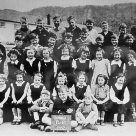 Runanga School.Primer 4 - Std 2. 1952.