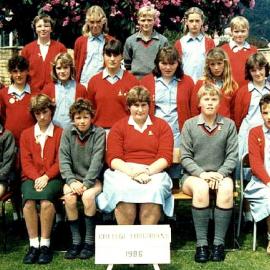 Inangahua College Librarians .Reefton.1986.
