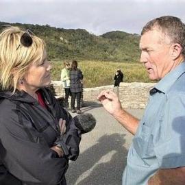 Lucy Lawless and Robyn Malcolm (actresses) debate conservation with mayor Tony Kokshoorn *PHOTO ALBUM(