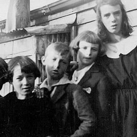 Grandchildren of James Magee and Minnie nee Dalton of Reefton