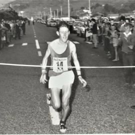 Dave McKenzie winning Great Westland Marathon?