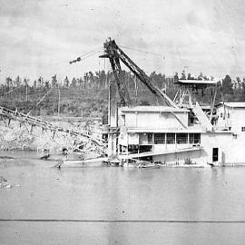 Rimu dredge near Hokitika 