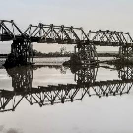 BLACKBALL BRIDGE. 1993.