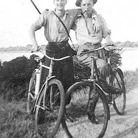 Joe (left) and John Kelly, Buller.1940`s.