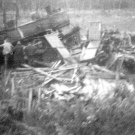 Train derailment at Red Jacks near Ngahere, 1949 *PHOTO ALBUM*