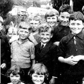Waiuta kids -  including my Grandmother Betty Jeanette Hunt ( née Lewis)