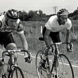 Paul Cruse and Colin Wafer and  at Gladstone, on the way to the finish outside the Australasian.