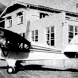 Plane outside Fox Hotel, 1954
