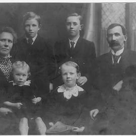 John Thompson and Florence Louisa (nee Chambers) Kinsella with their four children, of Blackball