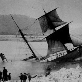 THE S.S STAR OF THE SOUTH ASHORE,GREYMOUTH.1884