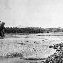 The effects of the Gold tailings in the Taramakau riverbed,near Dillmanstown,1908.