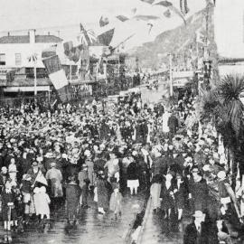 Awaiting The Duke of York`s  Return From Runanga: The Great Crowd Outside The Greymouth Town Hall.1927.