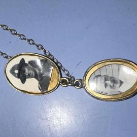 Mystery Westport locket *PHOTO ALBUM*