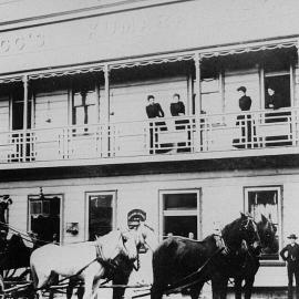 Stagecoach in front of Rugg's Hotel in Seddon Street, Kumara.1900-1909.