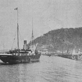 The Hesketh approaching the wharf, Greymouth.1898.