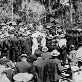  R J  Seddon addressing the crowd of excursionists at the opening of the Hokitika / Lake Mahinapua Railway.1906.