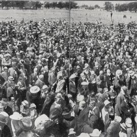 The largest gathering assembled in Hokitika for more than 30 years.1914.