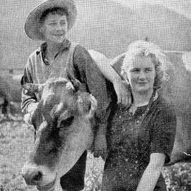 Trio on a farm at Inchbonnie, West Coast.1940.