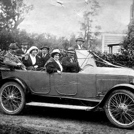 I've got another challenge for you -  this photo was found in Oxnam family items.