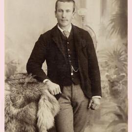 Mystery James Ring photographer pics *PHOTO ALBUM*