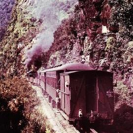 REWANUI TRAIN -  Taking Coalminers Up The Incline.