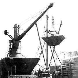HYDRAULIC CRANE -  Loads 500 Ton of coal per hour. PORT of GREYMOUTH .1920's.