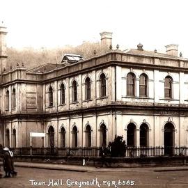 TOWN HALL GREYMOUTH - Built 1905 - Burnt down 1947.