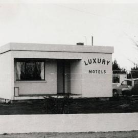 Luxury Motels WESTPORT Sept 1965.
