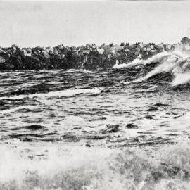 HEAVY SEAS ROLLING IN AT GREYMOUTH. 1923.