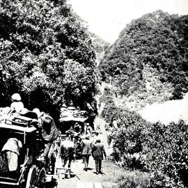 Passengers walking up a steep part of the Otira Gorge.1922.